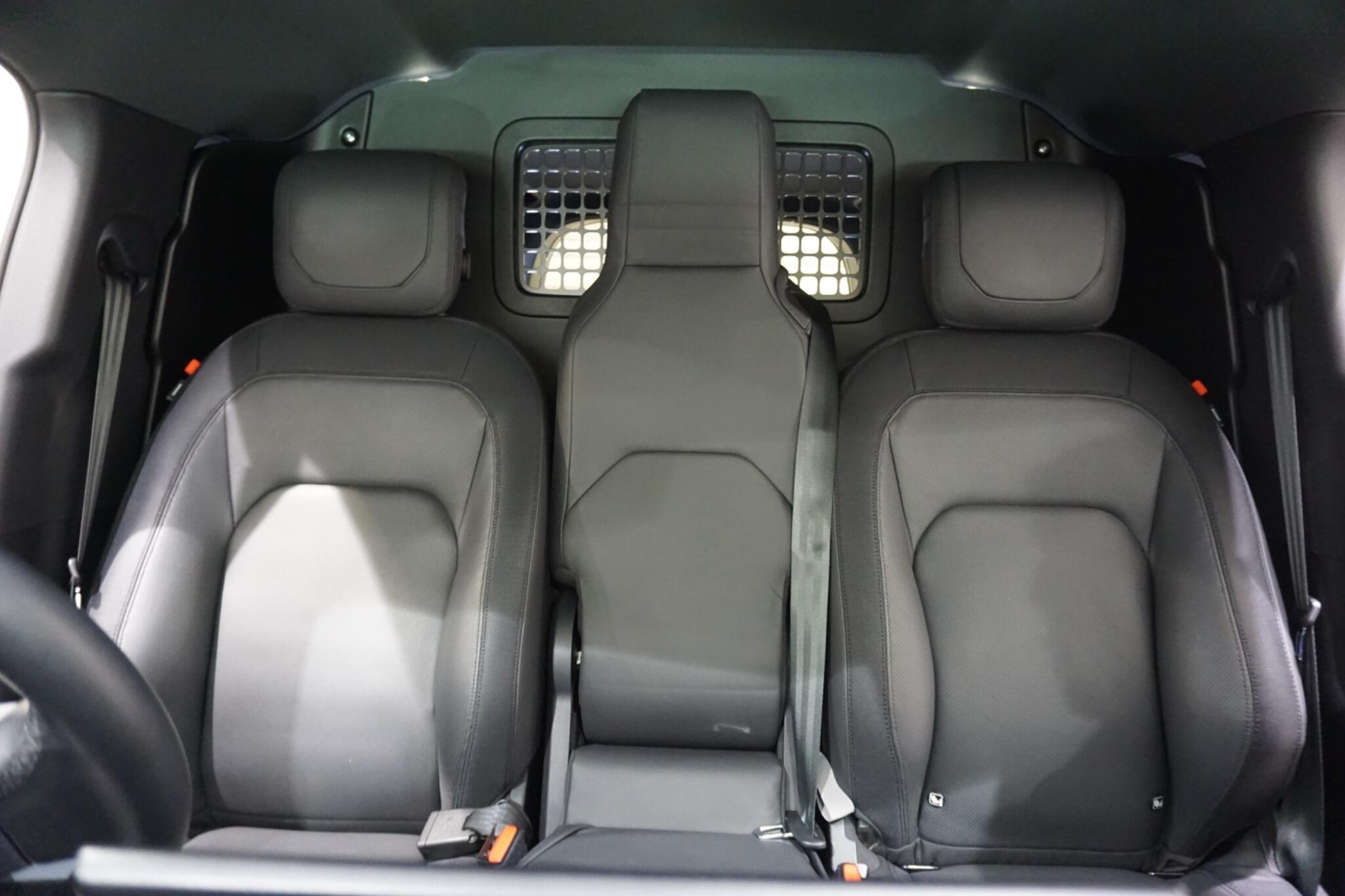 Land Rover Defender 110 3.0 D300 MHEV X-Dynamic HSE Hard Top SUV Auto 4WD MWB Euro 6 (s/s) 5dr
